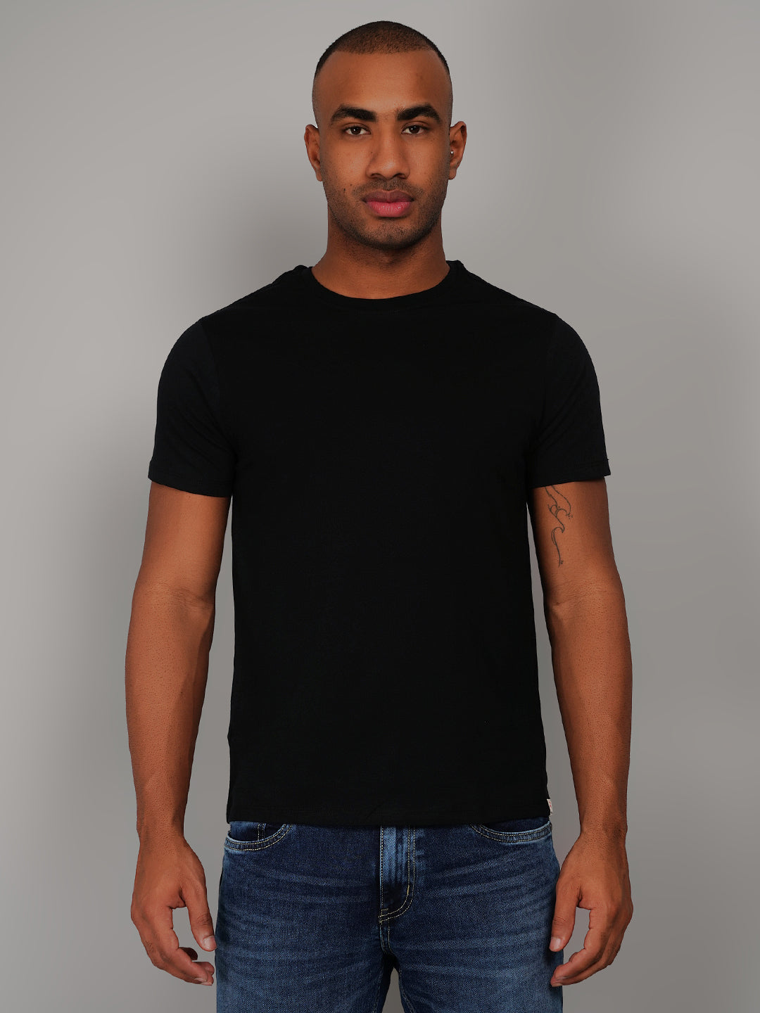 Black Solid Round Neck T-Shirt